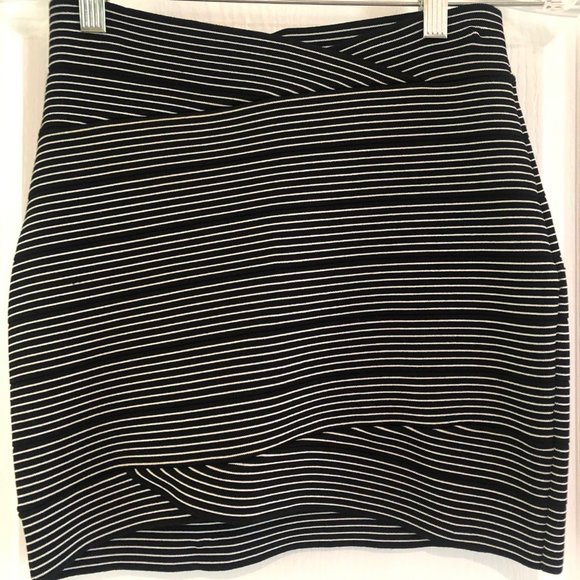 Classy Black & White BCBG Skirt GREAT condition!!! - Picture 1 of 2